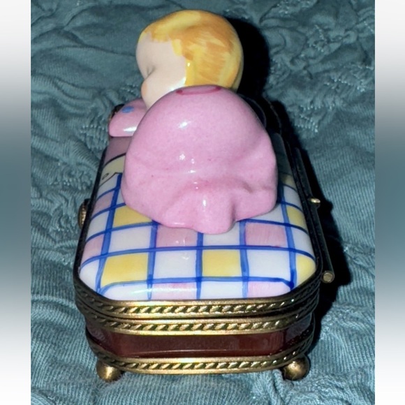 RARE Authentic Peint Main Limoges France Baby in Pink Bed Trinket Box #52/250 - Picture 9 of 13
